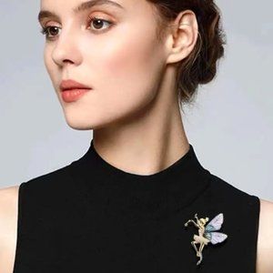 SPARKLING DANCING PIXIE BROOCH in Gold